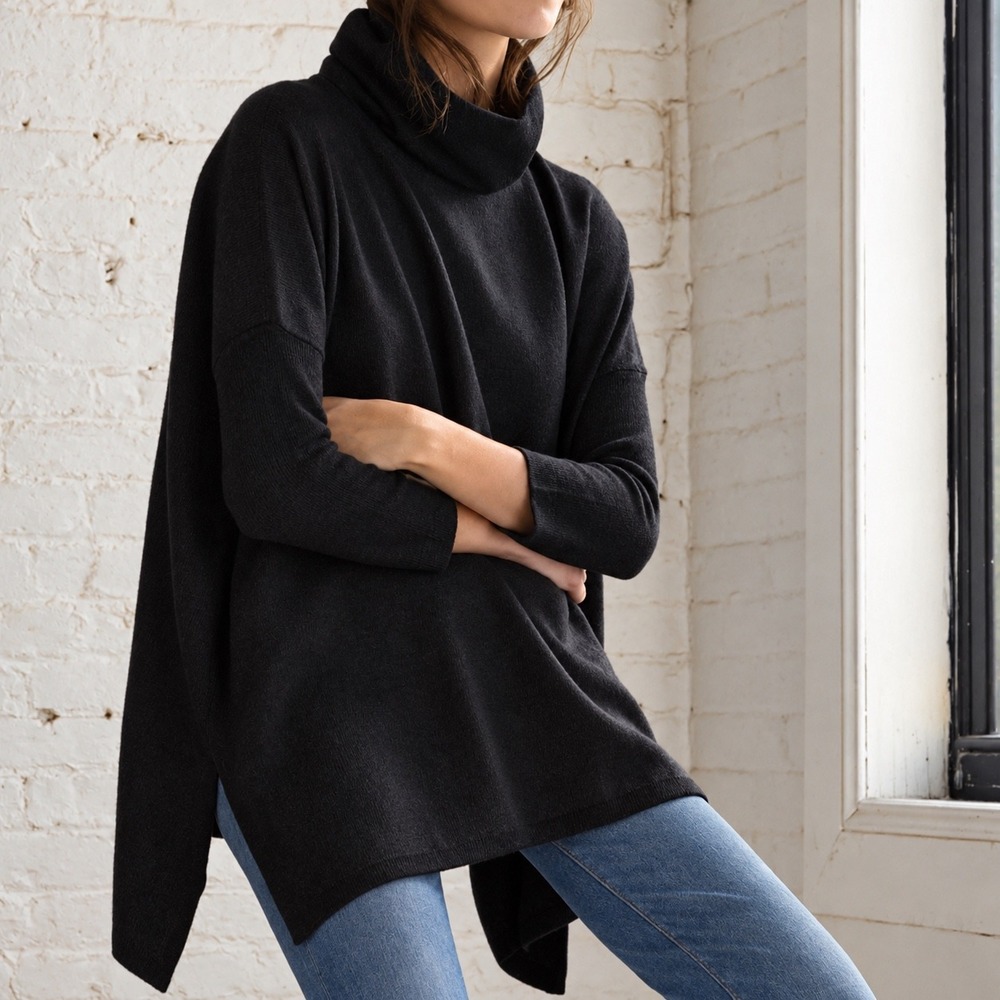 CUYANA Baby Alpaca Oversized Turtleneck Sweater in Black One Size
